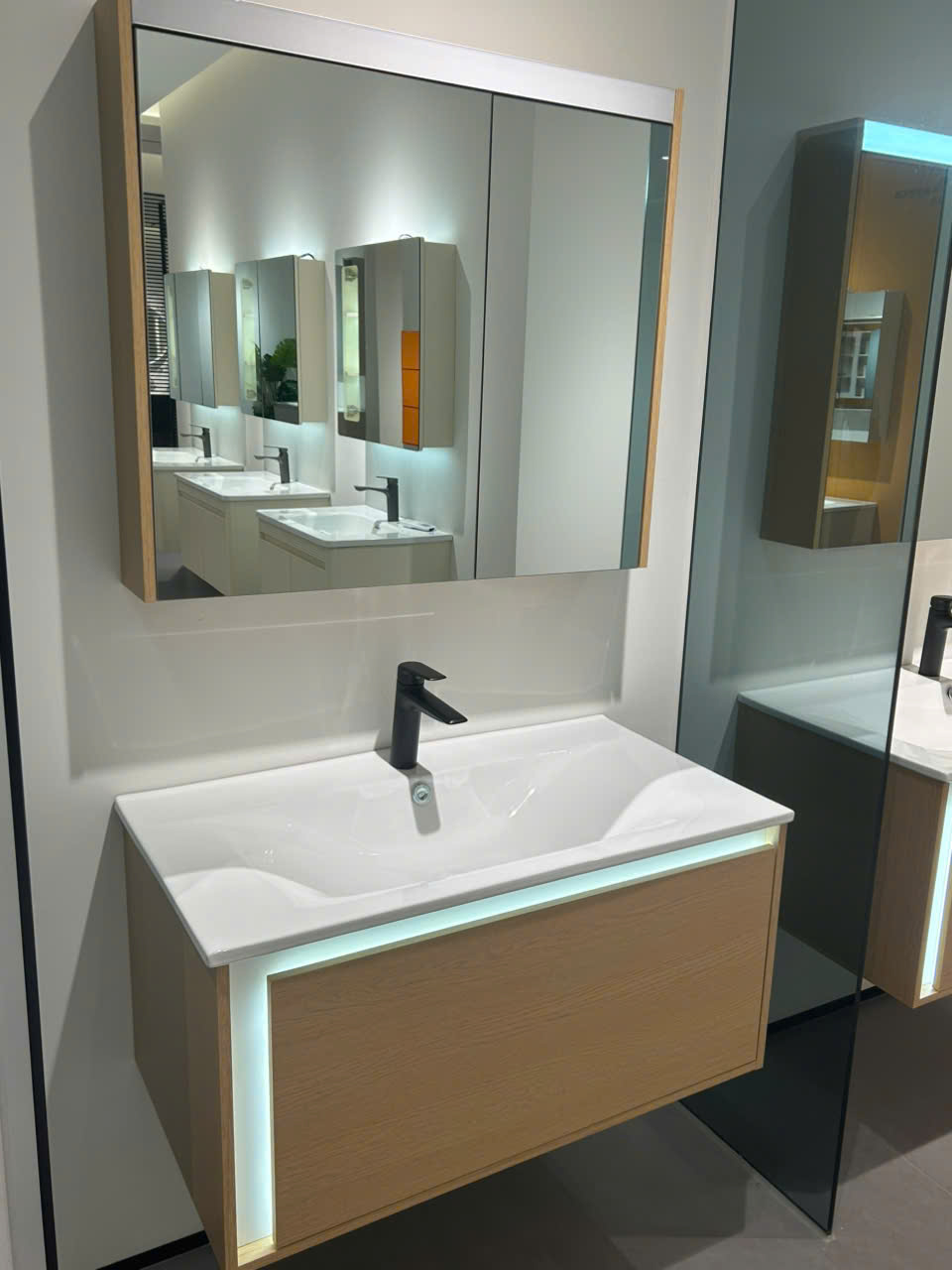 Bộ Tủ Gương Phòng Tắm, Tủ Lavabo Đẹp, Tủ Lavabo Phòng Tắm CR 806