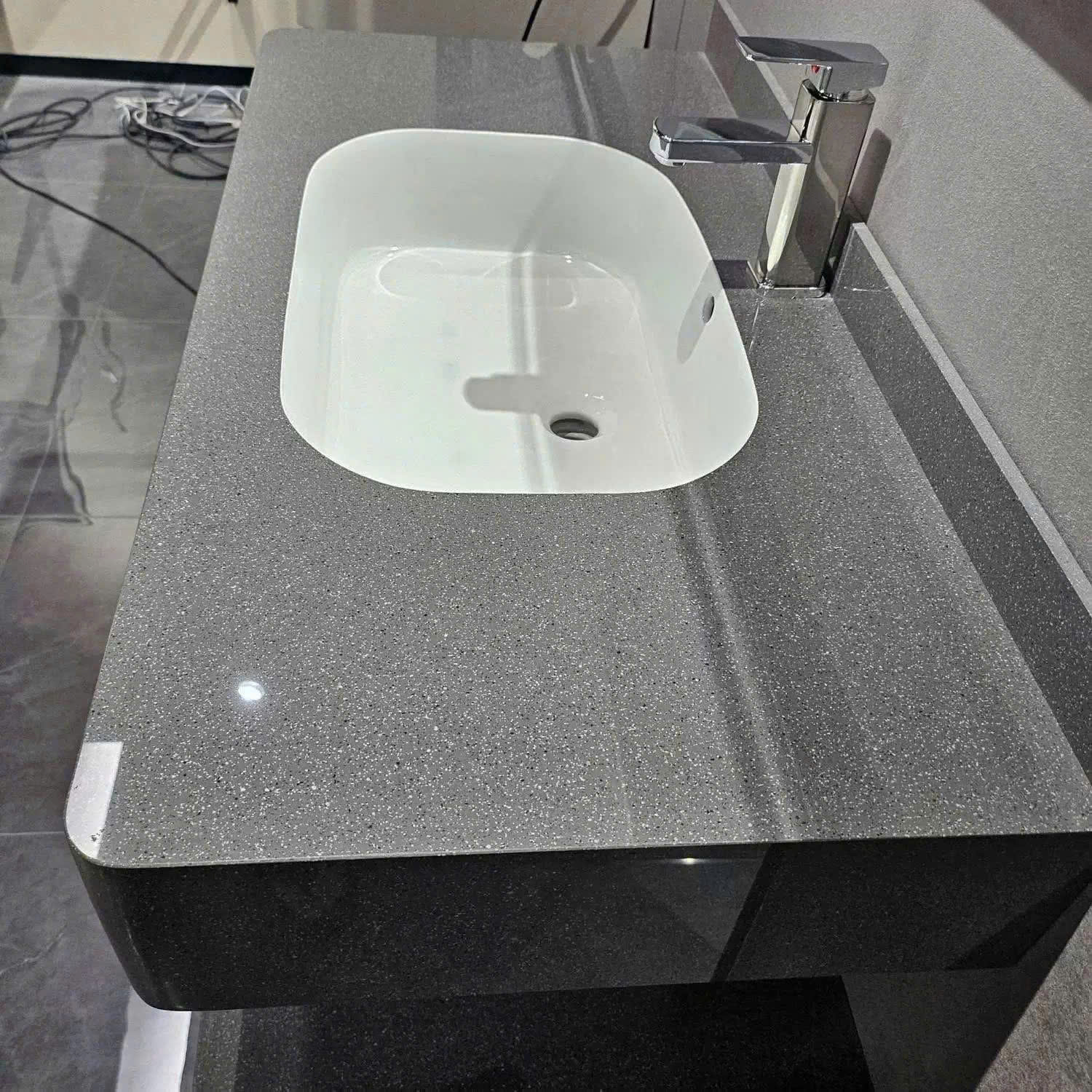 Bộ Bàn Đá Bo góc – Sang Trọng, Bền Bỉ Và Đẳng Cấp