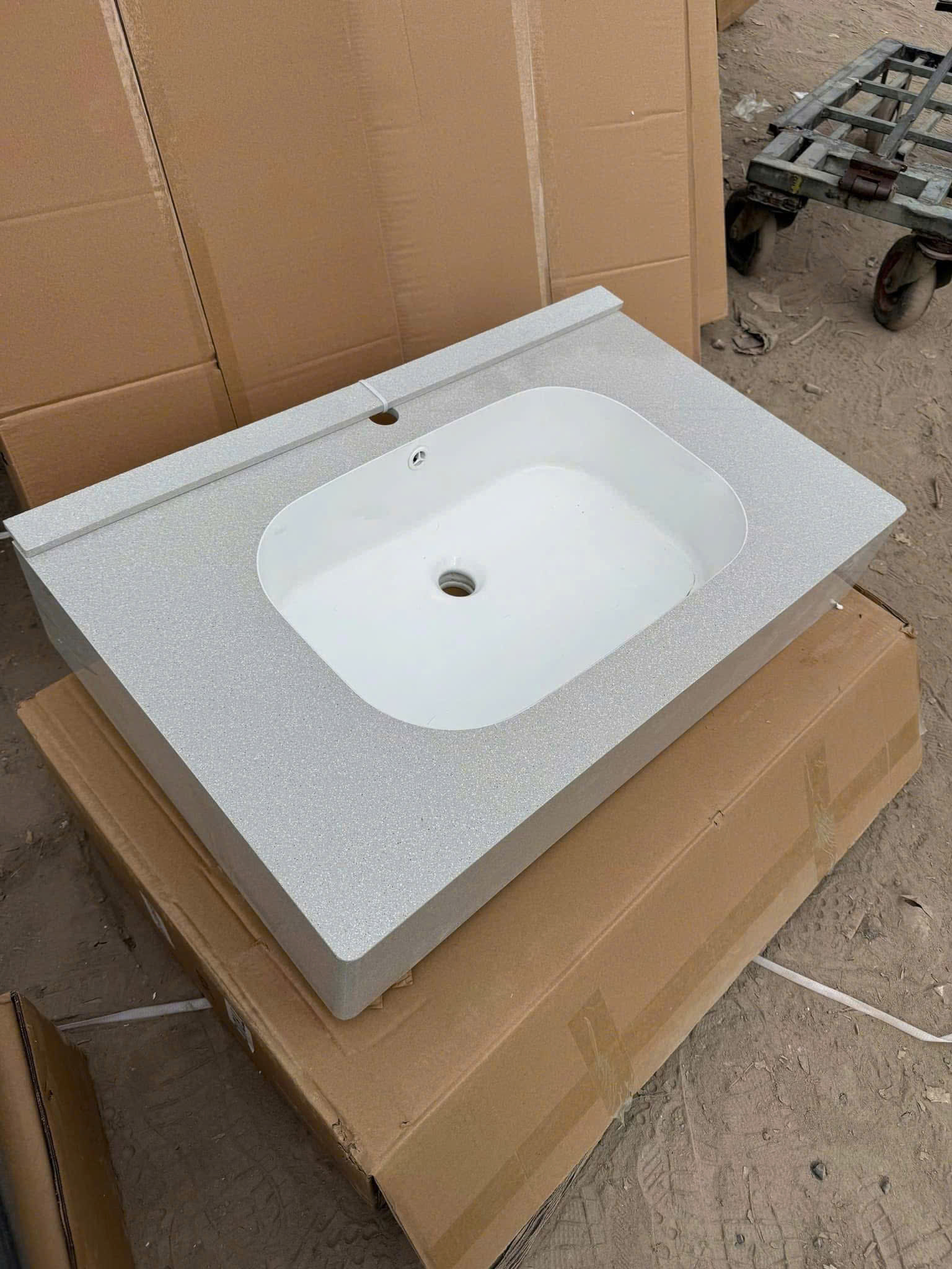 Bộ Bàn Đá Bo góc – Sang Trọng, Bền Bỉ Và Đẳng Cấp