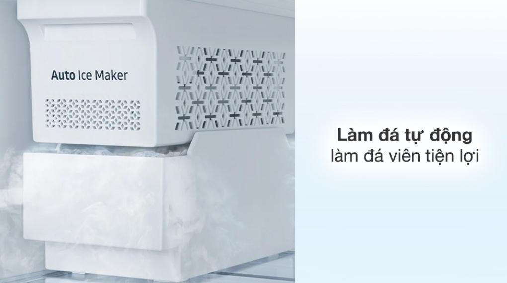 Tự động làm đá viên cực kỳ tiện lợi với Tủ lạnh Samsung Inverter 382 lít Bespoke RT38CB6784C3SV