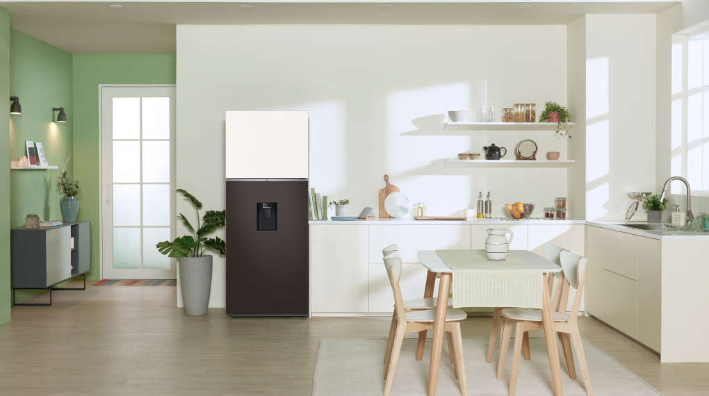 Thiết kế cực kỳ thời thượng của Tủ lạnh Samsung Inverter 382 lít Bespoke RT38CB6784C3SV