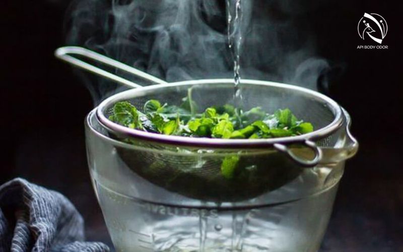 Eliminate underarm odor by steaming green tea