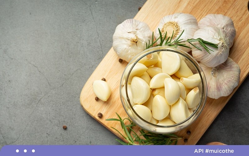 Tiêu thụ quá nhiều thực phẩm có mùi nồng sẽ tạo ra mùi cơ thể