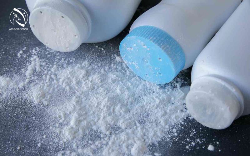 Baby powder treats dark armpits