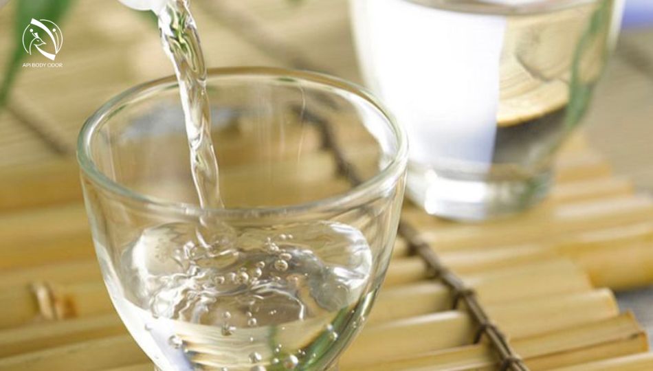 Does alcohol really eliminate armpit odor?