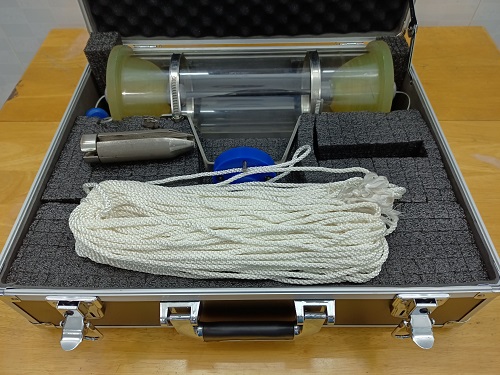 thiết bị lấy mẫu nước nằm ngang