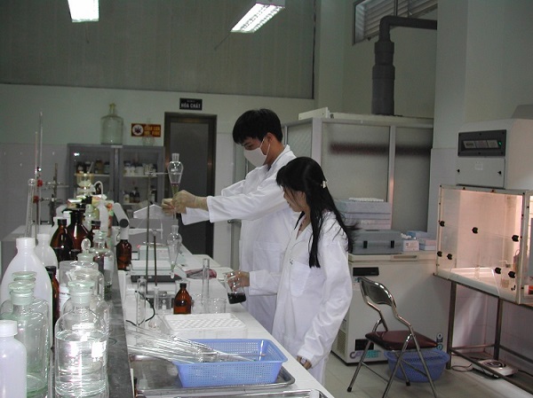 Máy chưng cất nước được sử dụng rộng rãi trong nhiều lĩnh vực công nghiệp khác nhau