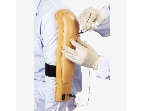 MÔ HÌNH TIÊM BẮP TAY CÓ THÔNG BÁO ĐIỆN TỬ