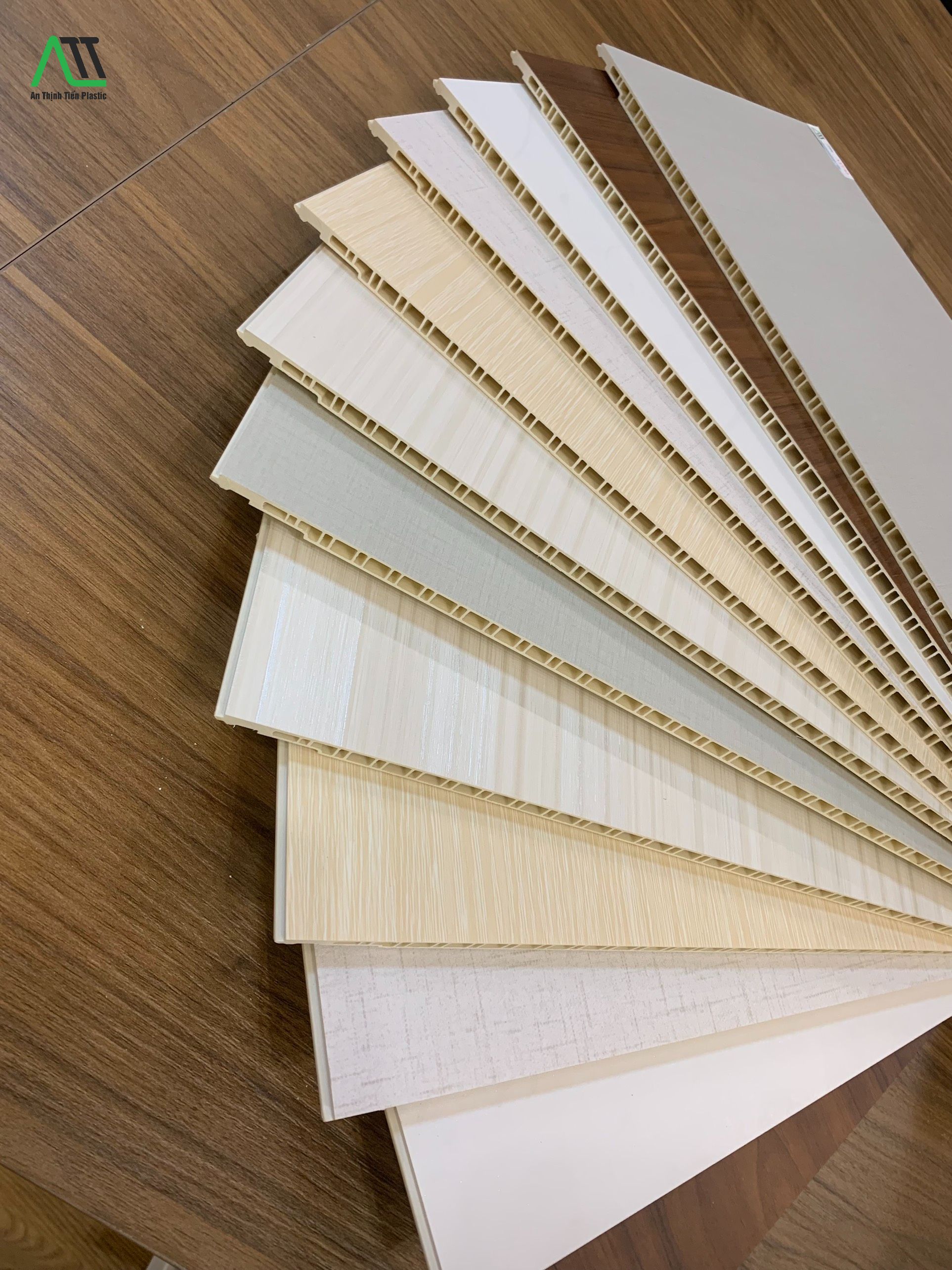 Các loại tấm nhựa ốp tường nano phân theo kiểu dáng