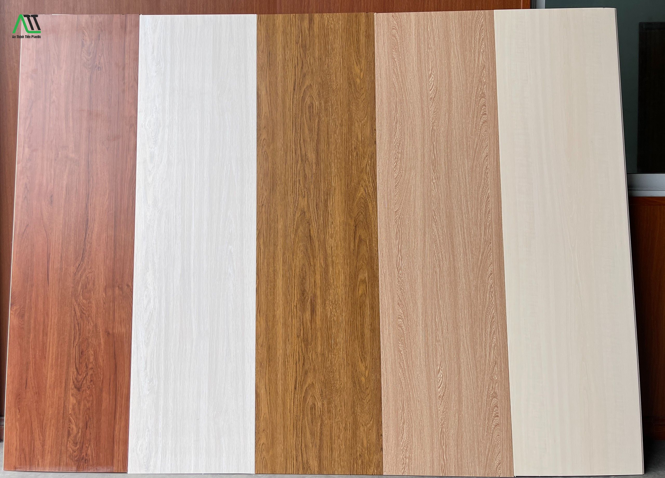 Màu vàng gỗ là một sắc thái màu ấm và nhẹ nhàng, gợi nhớ đến màu sắc của gỗ tự nhiên