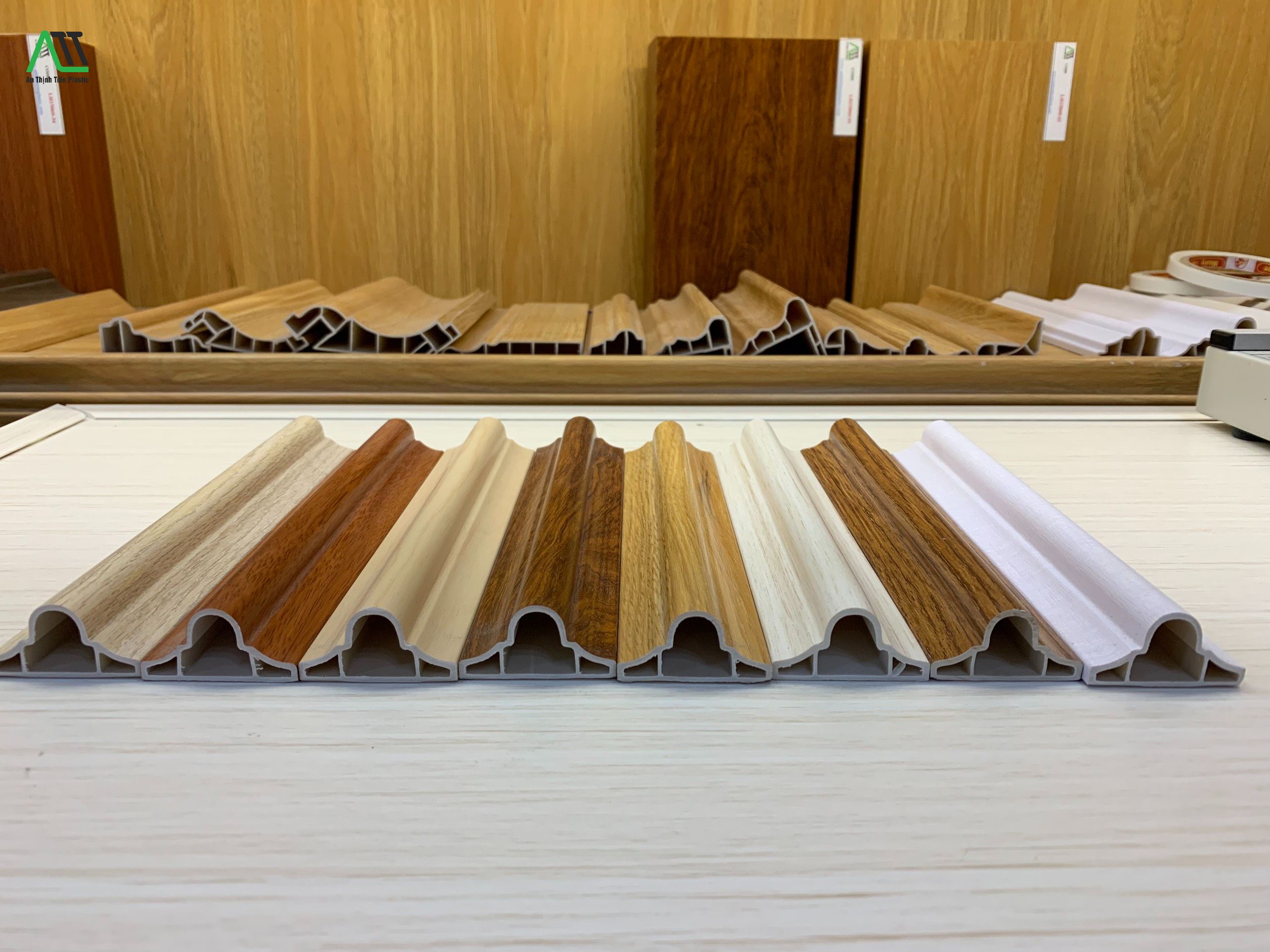 So sánh phào chỉ PS và phào chỉ PVC