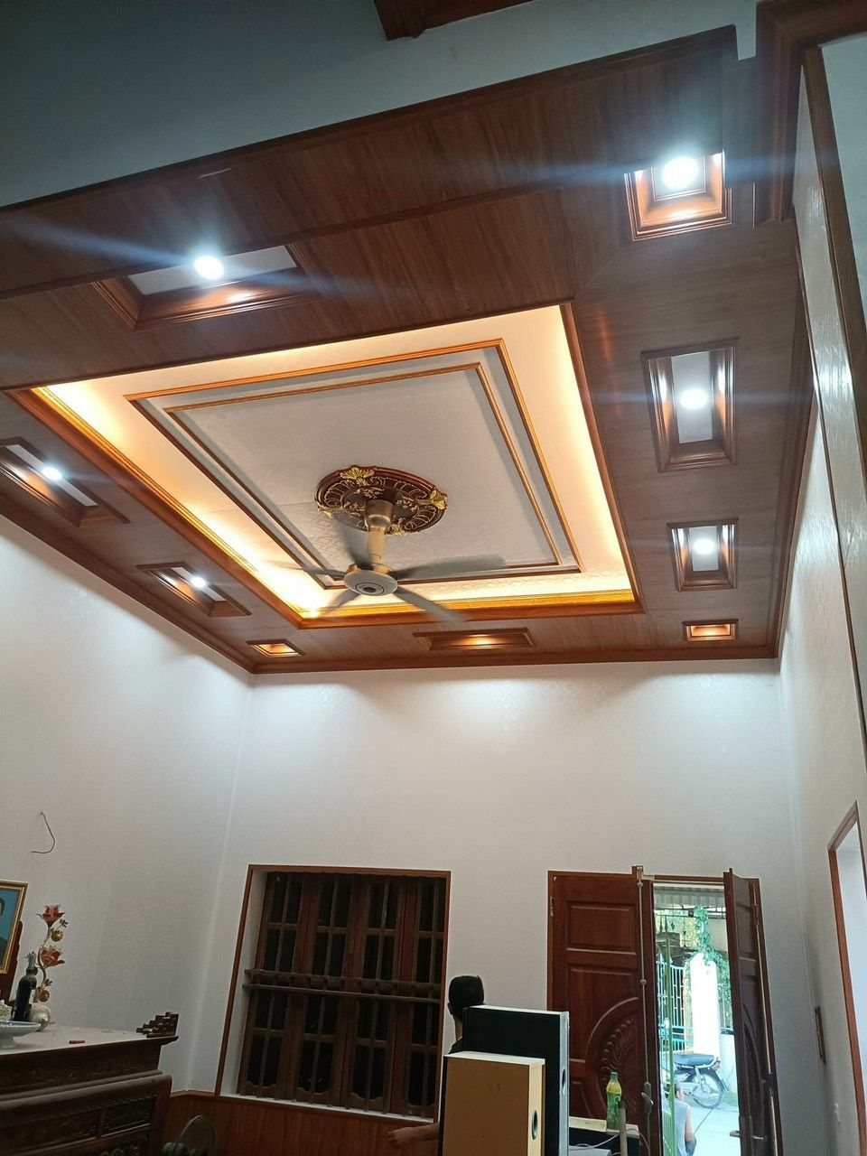 tấm nhựa giá rẻ là gì