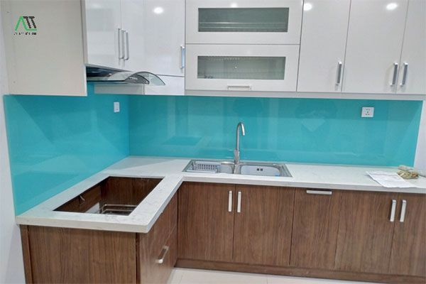 kính màu ốp tường