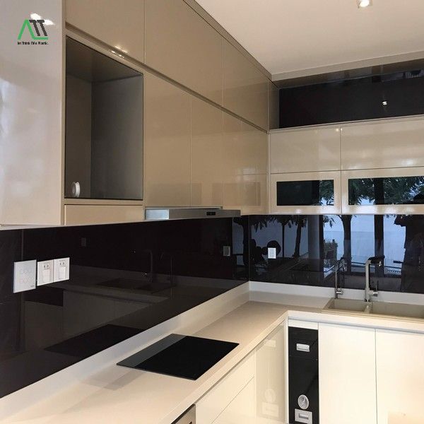 kính màu ốp tường