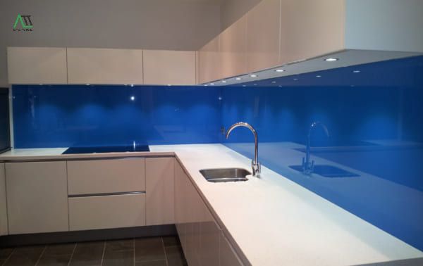 kính màu ốp tường