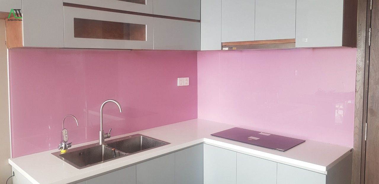 kính màu ốp tường