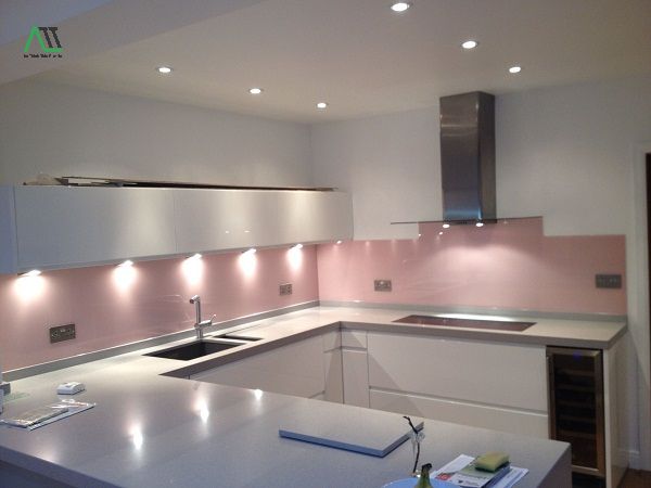 kính màu ốp tường