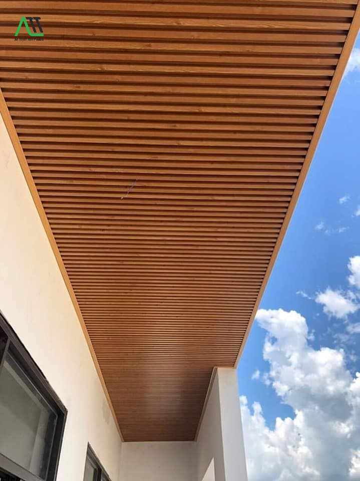 Hộp lam nhựa giả gỗ treo trần