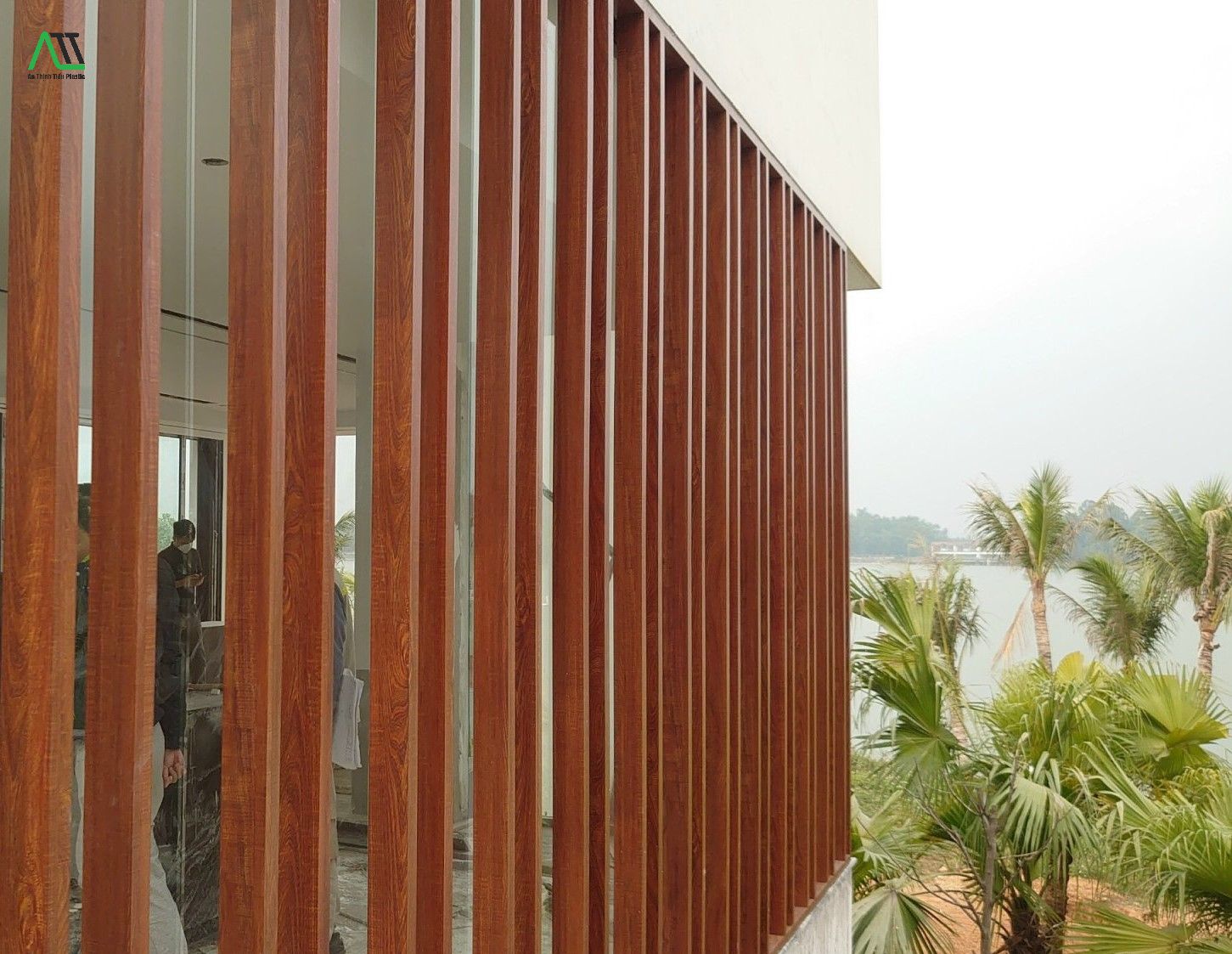 Lam hộp nhựa giả gỗ ứng dụng làm lam che nắng