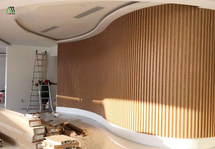 Ứng dụng của lam sóng giả gỗ trang trí showroom hoặc làm biển quảng cáo