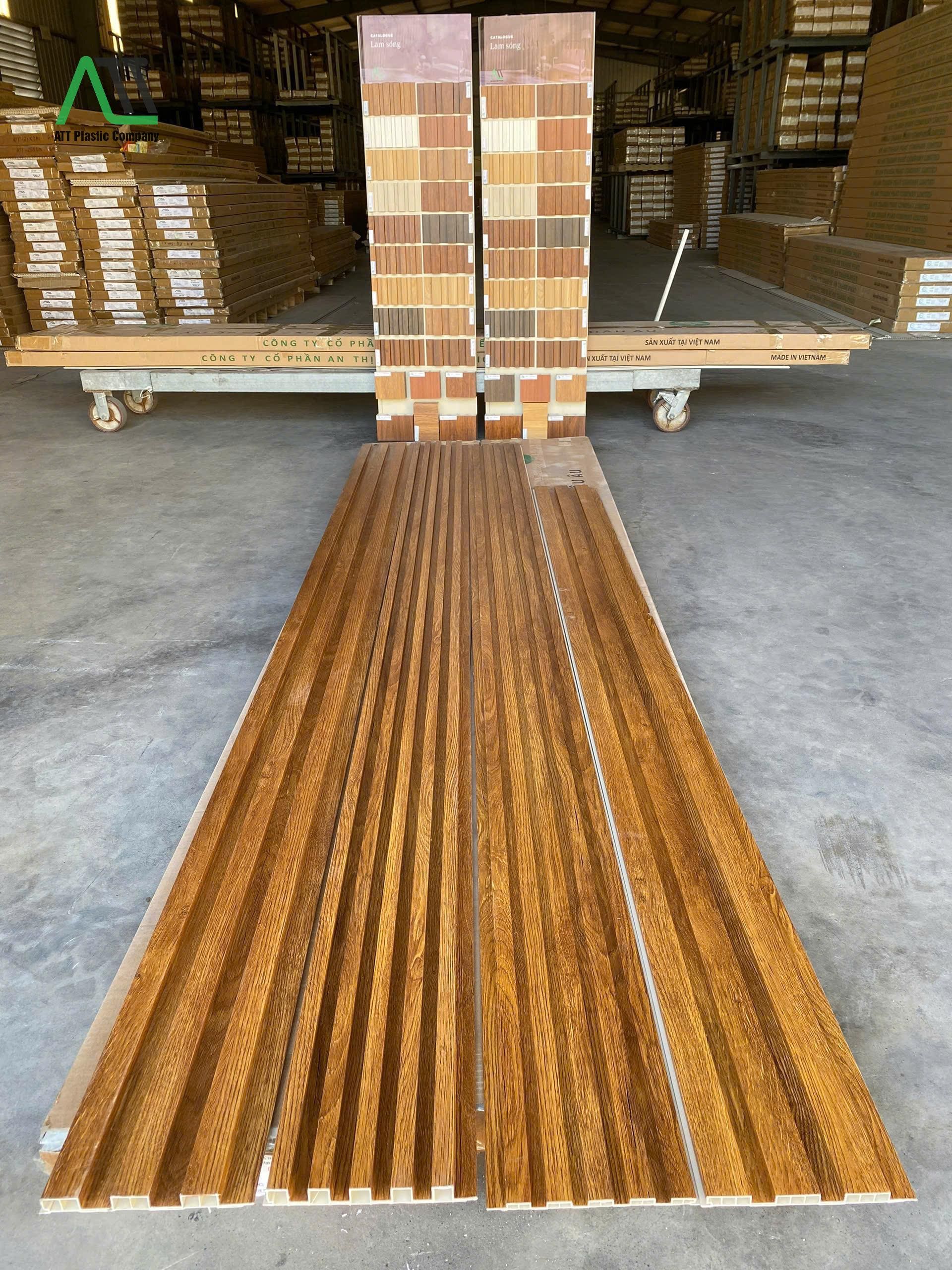 lam sóng nhựa giả gỗ