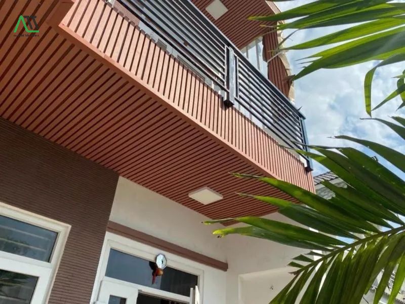 lam sóng nhựa giả gỗ giá bao nhiêu