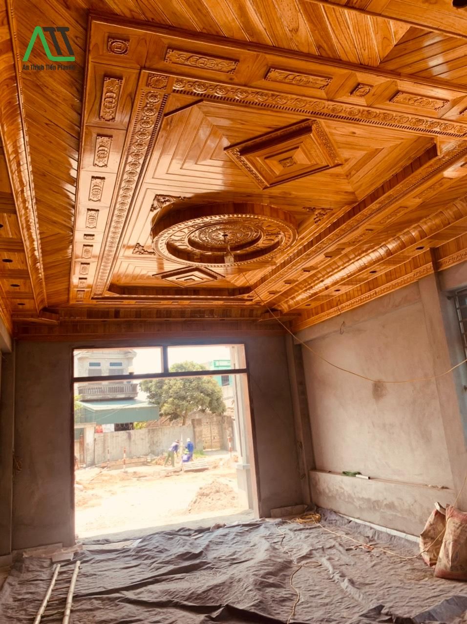 nhựa ốp tường hay gỗ ốp tường