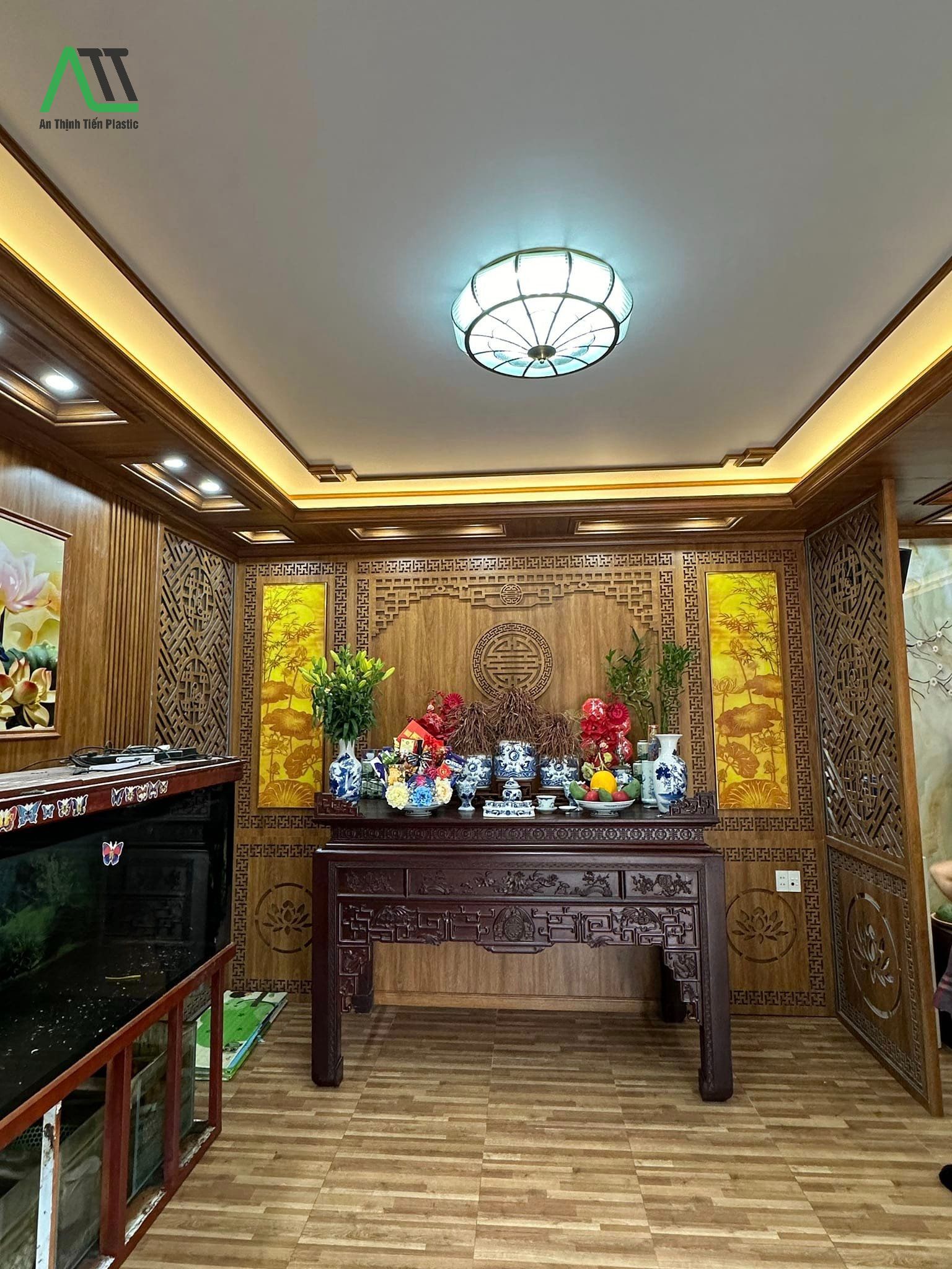 ốp nhựa phòng thờ giả gỗ