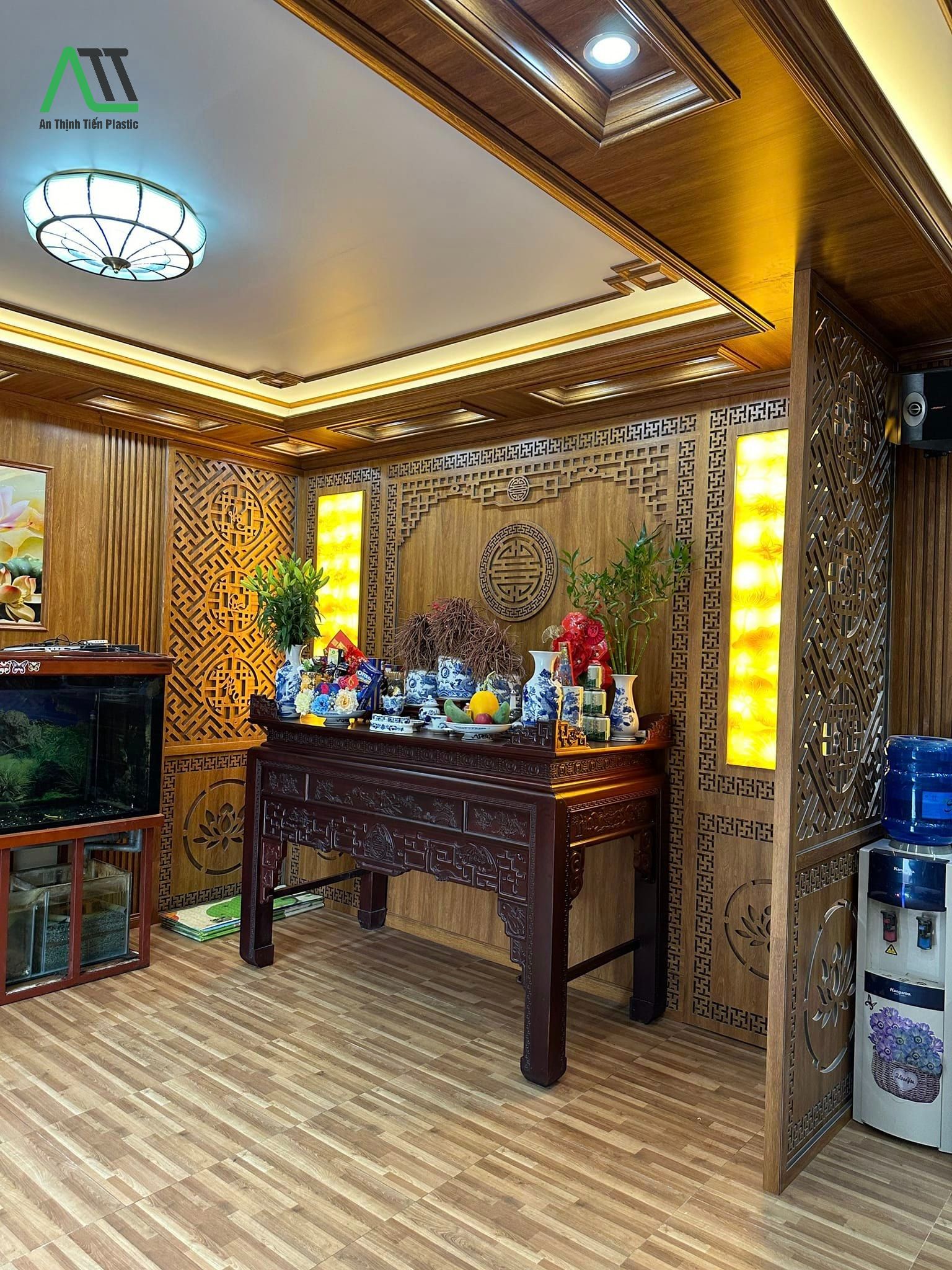 ốp nhựa phòng thờ giả gỗ