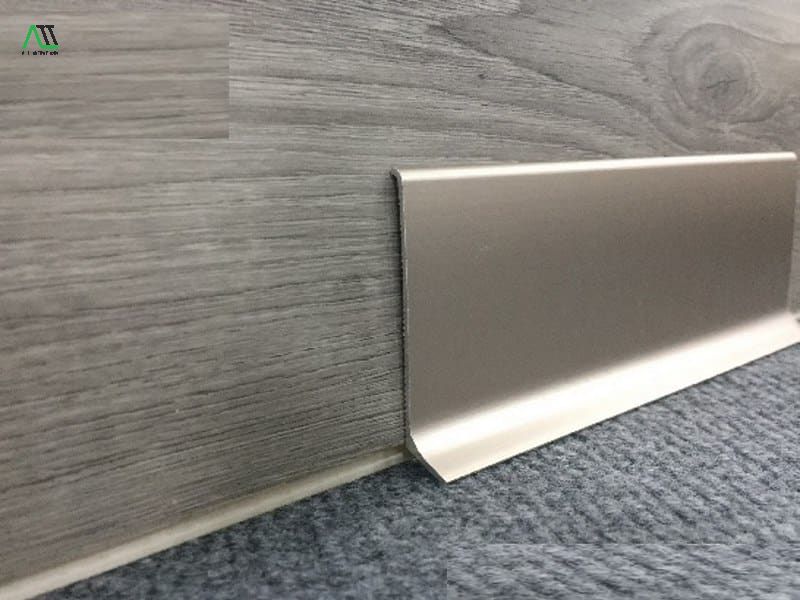 Phào chân tường hợp kim