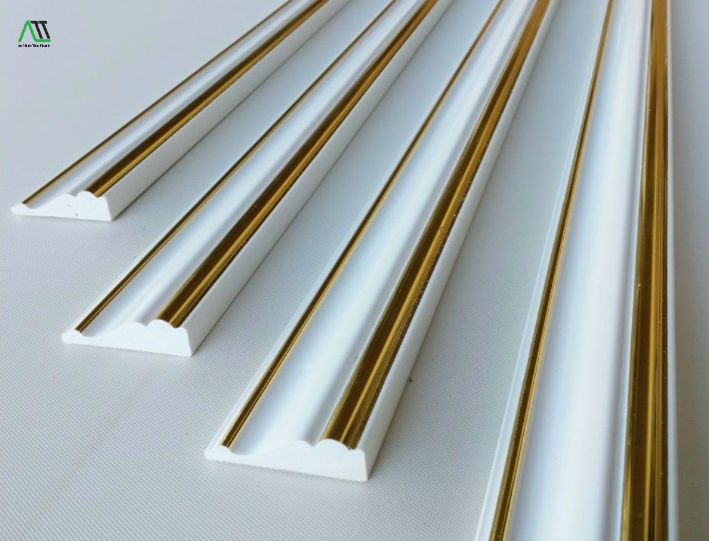 So sánh phào chỉ nhựa và phào chỉ thạch cao