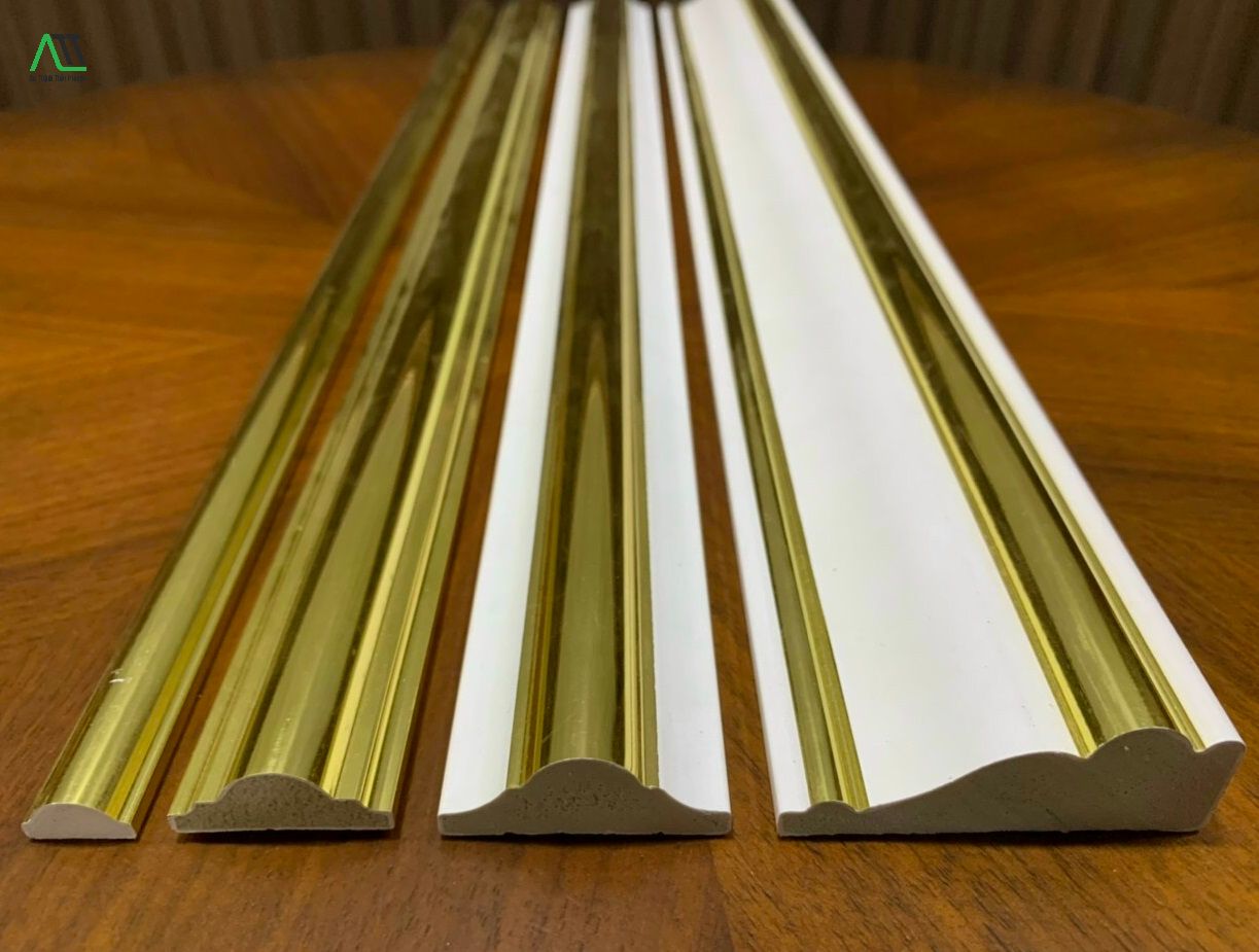 Phào chỉ hoa văn trắng vàng