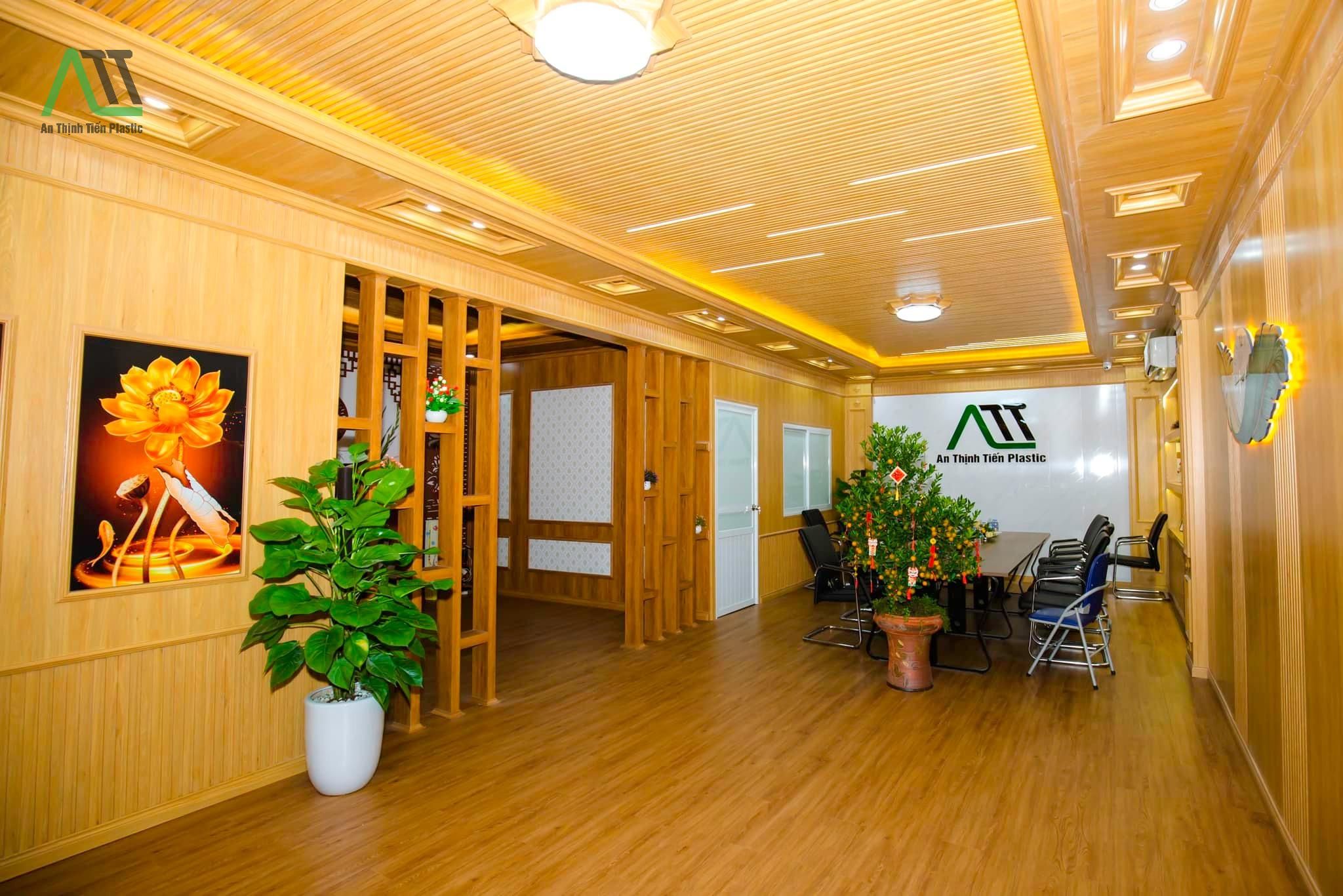 phào chỉ pvc và phào chỉ gỗ