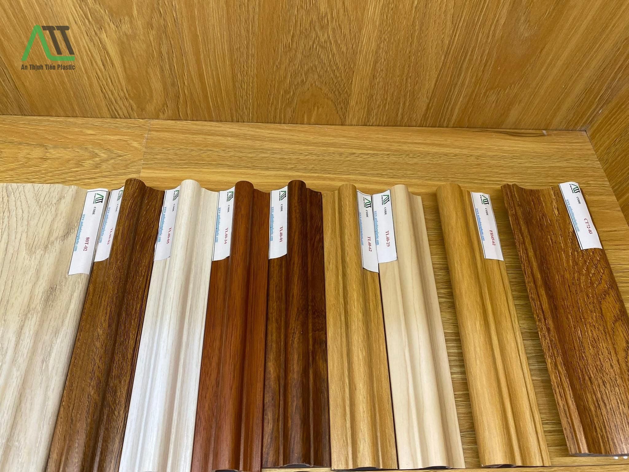 phào chỉ pvc và phào chỉ gỗ