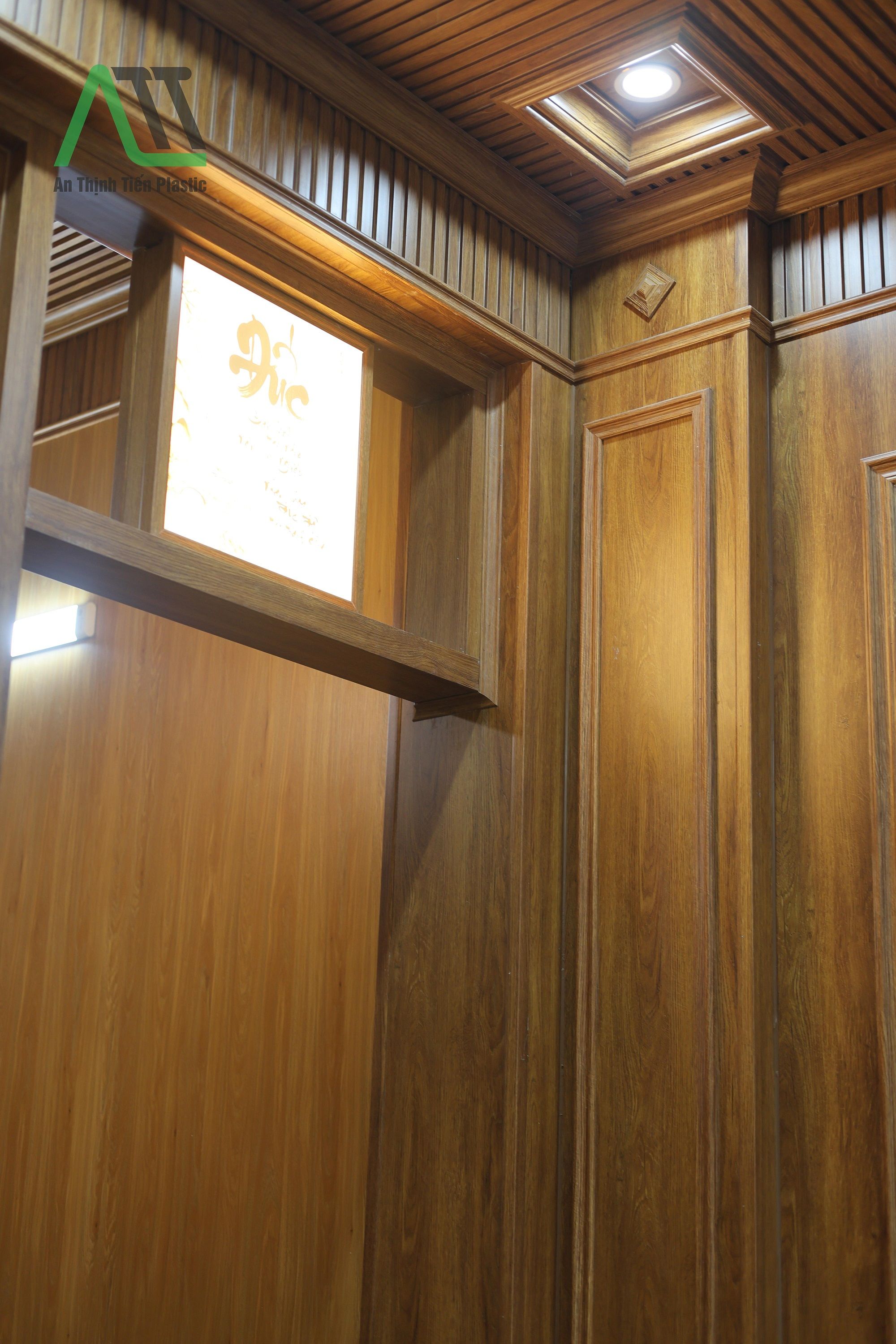 phào chỉ pvc và phào chỉ gỗ