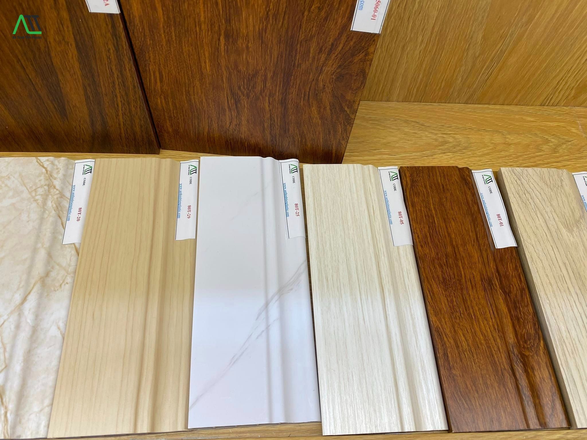 phào chỉ tường phòng khách