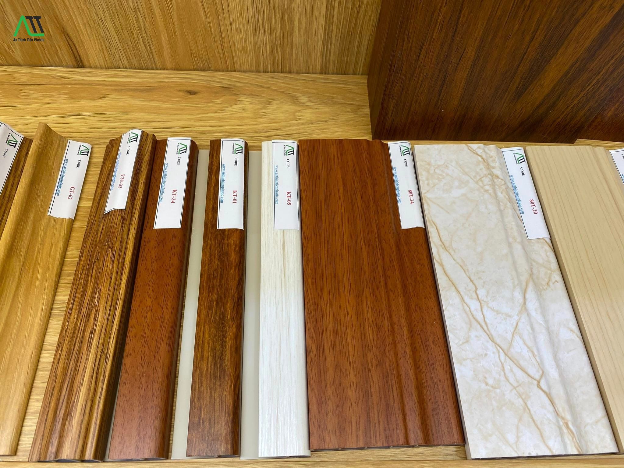 phào chỉ tường phòng khách