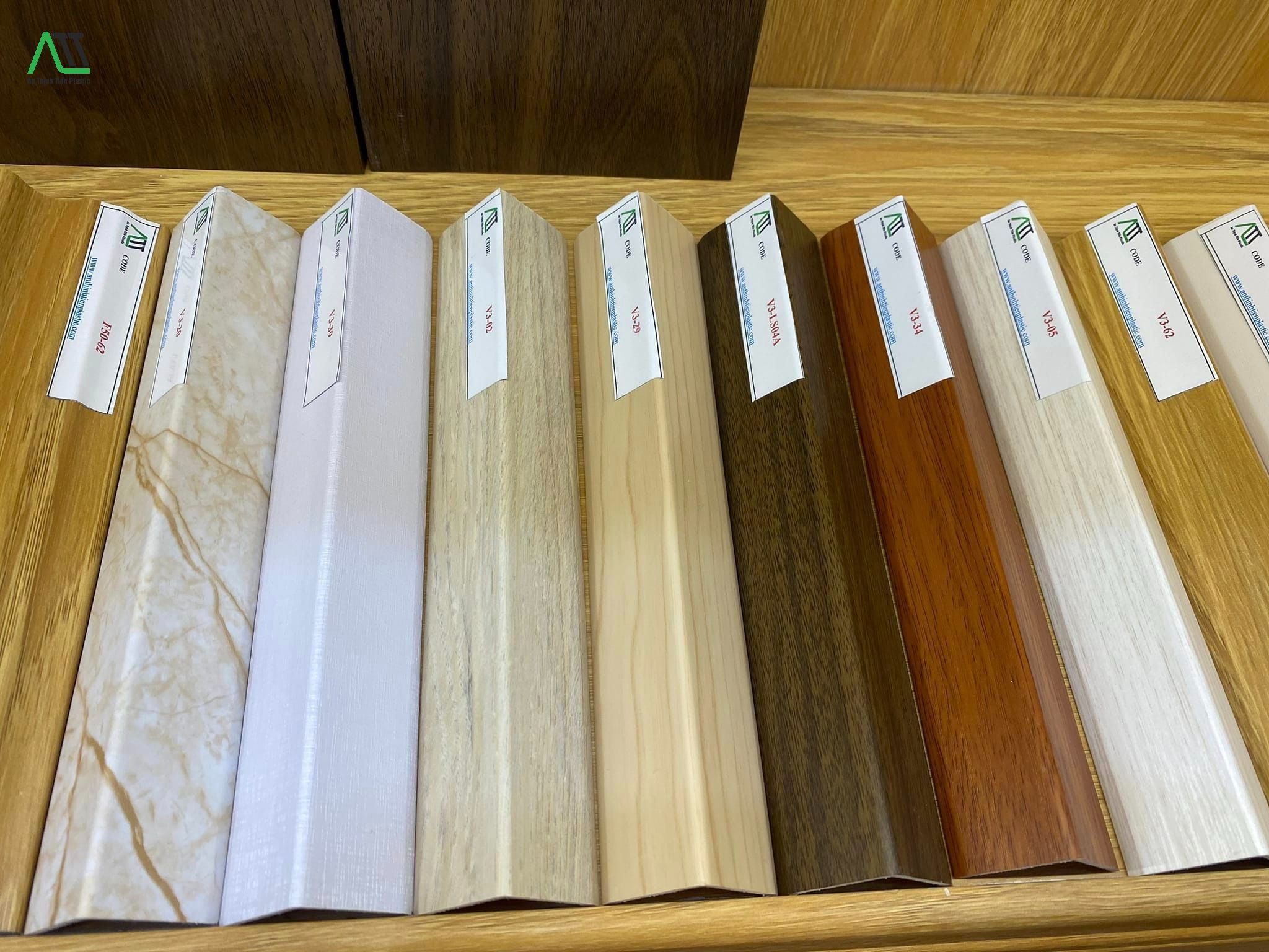 phào chỉ tường phòng khách