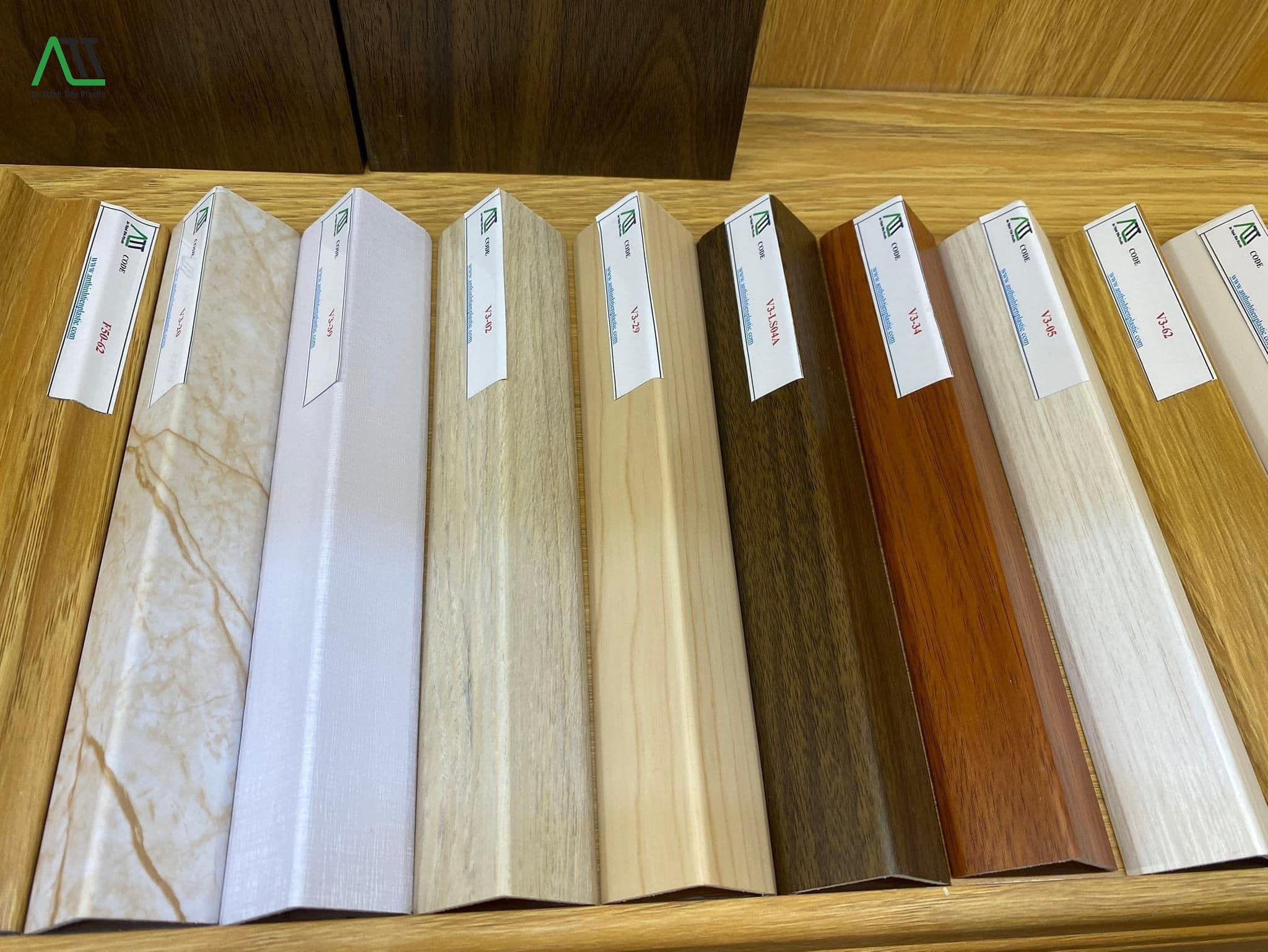 phào chỉ tường phòng ngủ