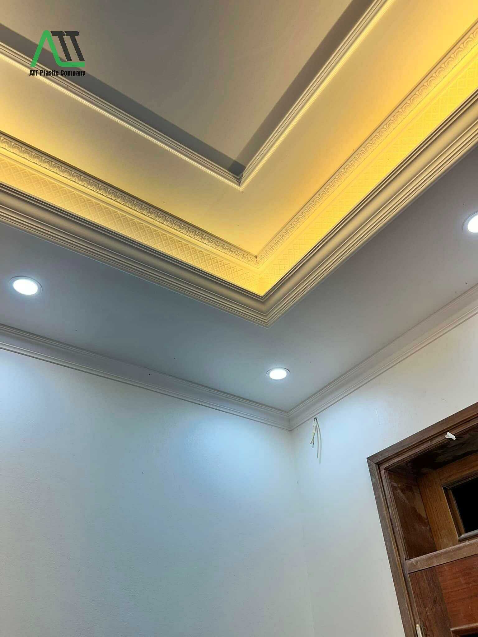 phào cổ trần trắng