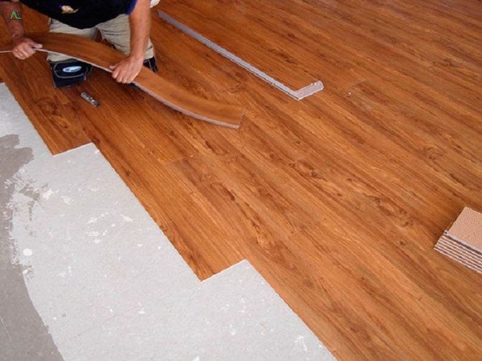 sàn nhựa dán keo hay sàn nhựa hèm khóa