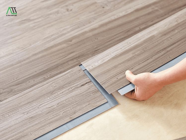 sàn nhựa giả gỗ trong nhà