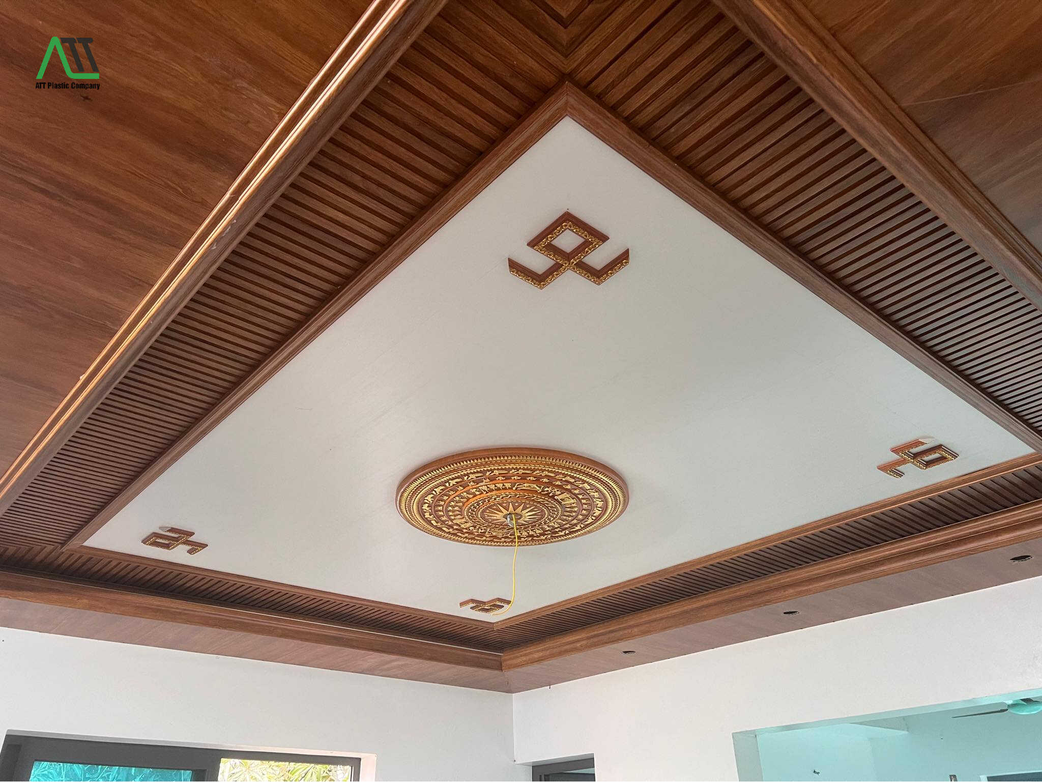 tấm nhựa giả gỗ ốp trần
