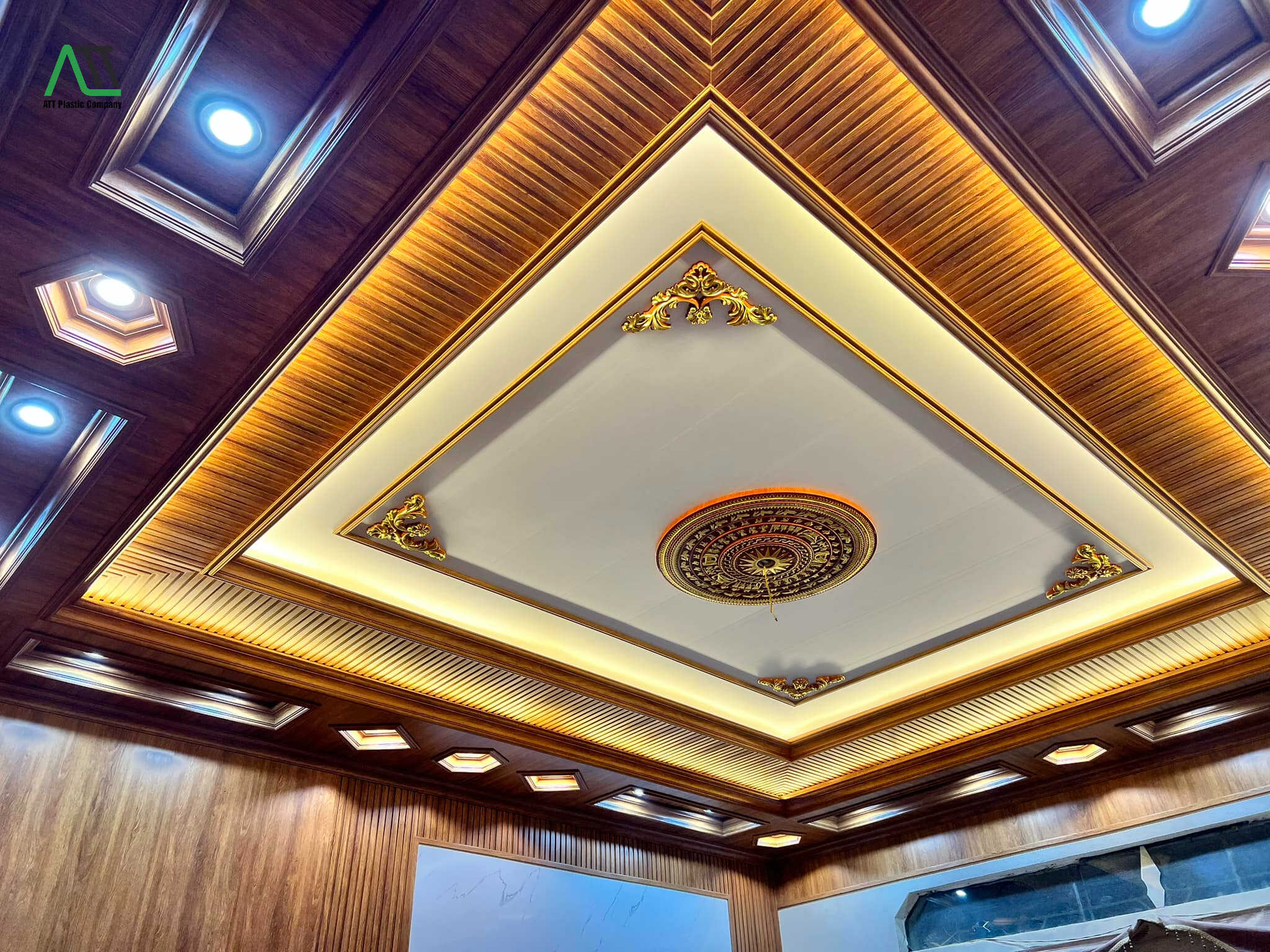 tấm nhựa giả gỗ ốp trần
