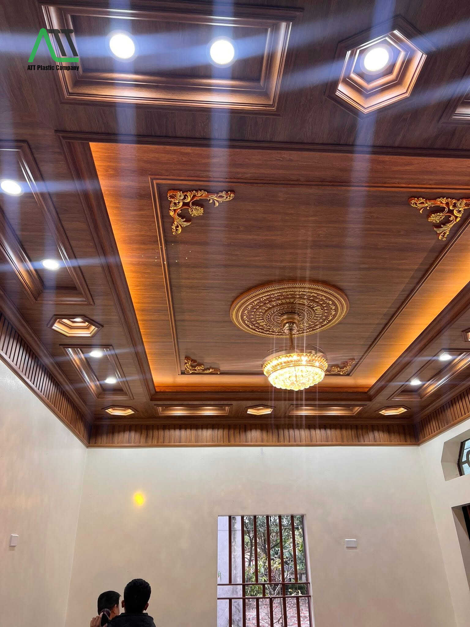 tấm nhựa giả gỗ ốp trần