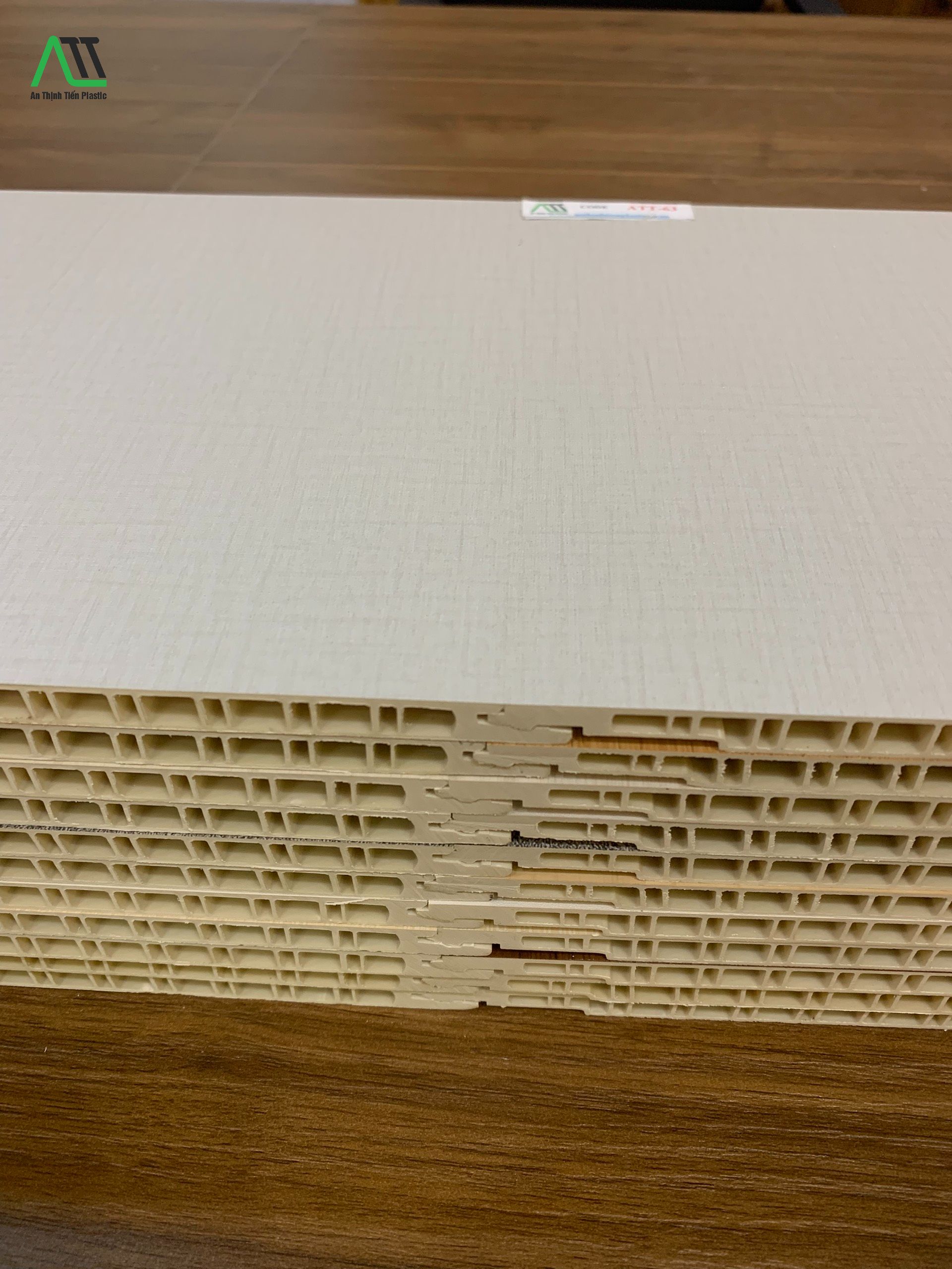 Tấm nhựa ốp tường phủ film An Thịnh Tiến