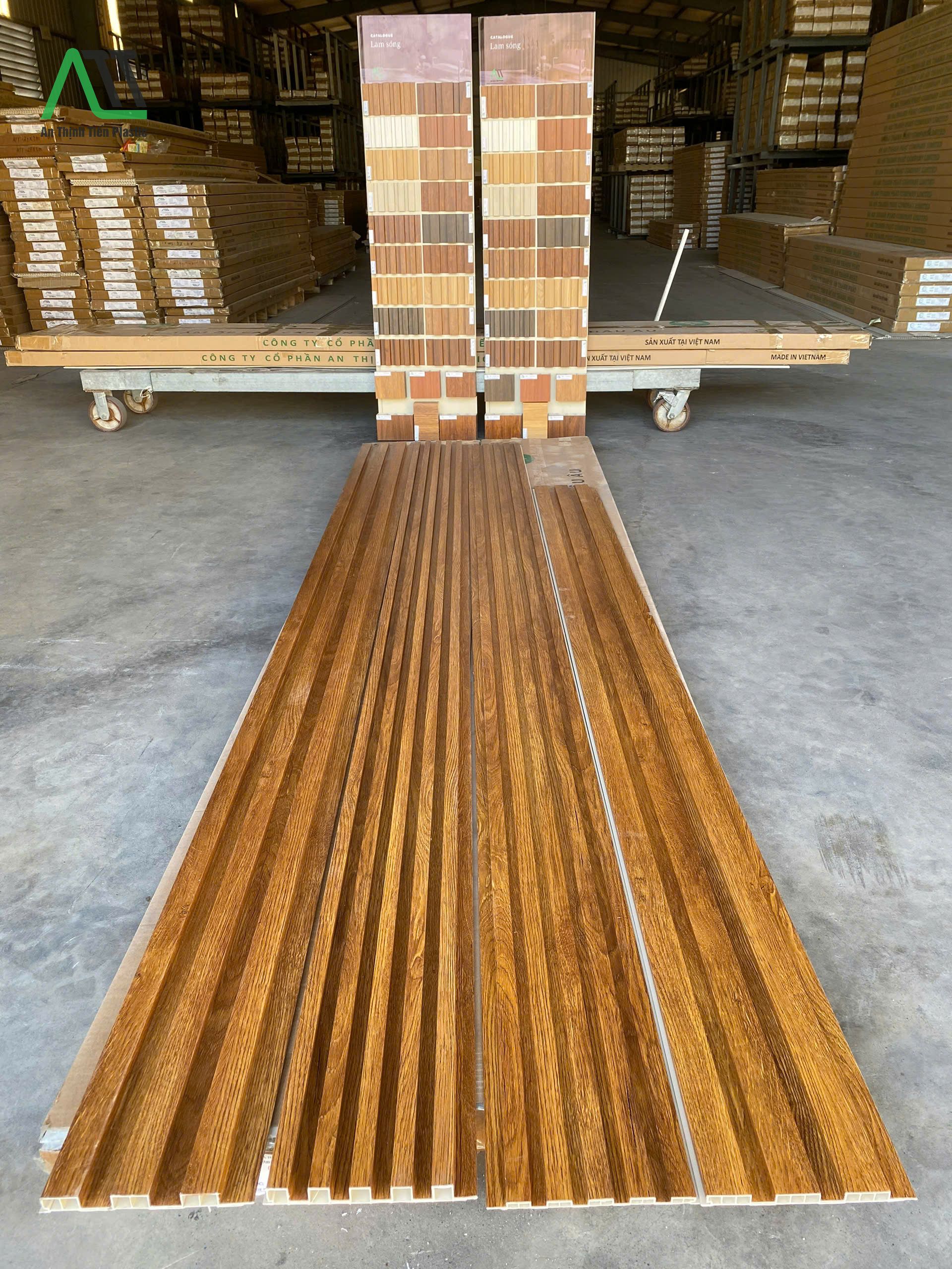 tấm ốp lam sóng gỗ nhựa trong nhà