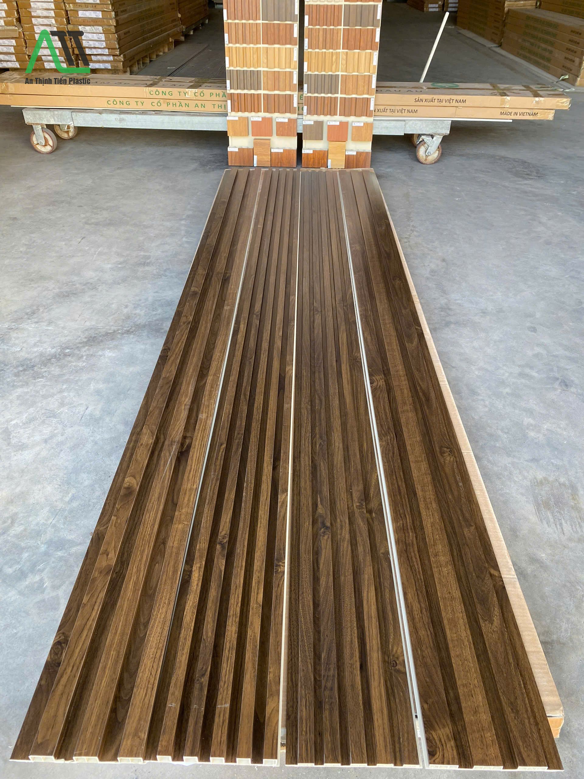 tấm ốp lam sóng gỗ nhựa trong nhà