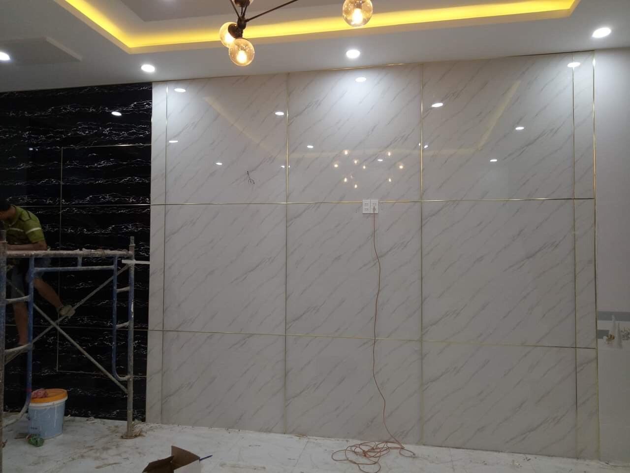 Tấm ốp pvc và tấm ốp nano khác nhau về giá thành