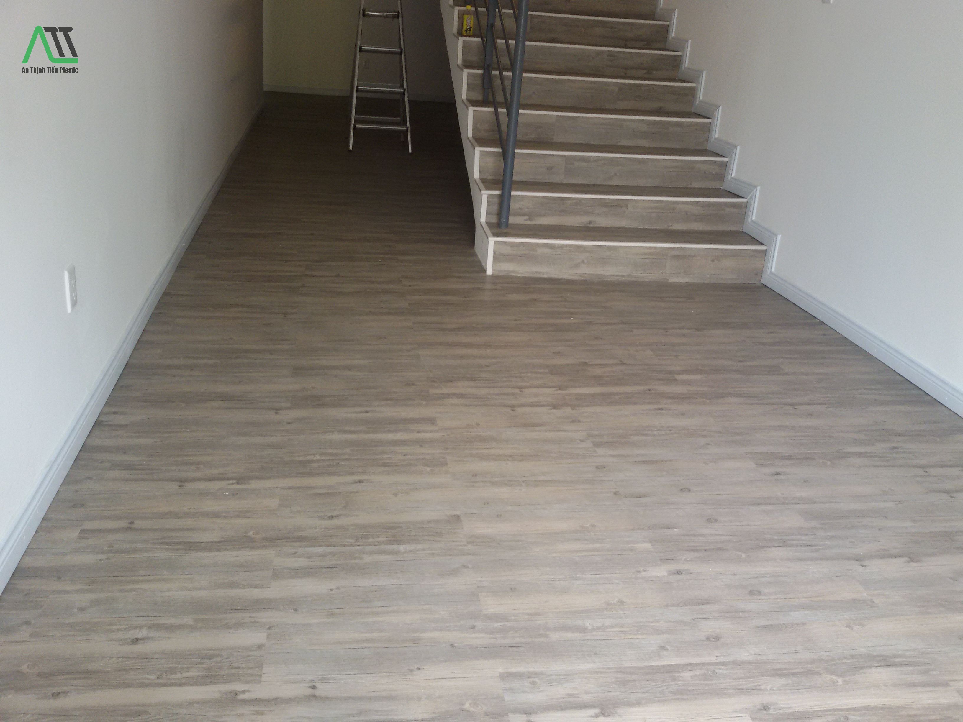 thi công sàn nhựa giả gỗ
